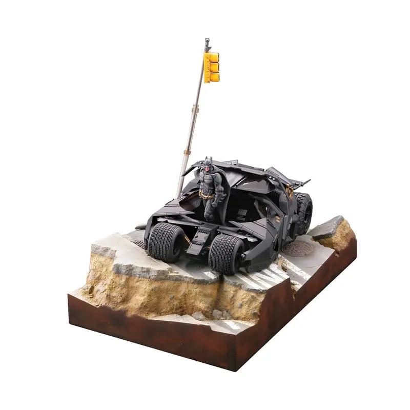 Batman Begins - Batmobile Tumbler - Sci-Fi Revoltech Diorama Set - 17cm - Kaiyodo