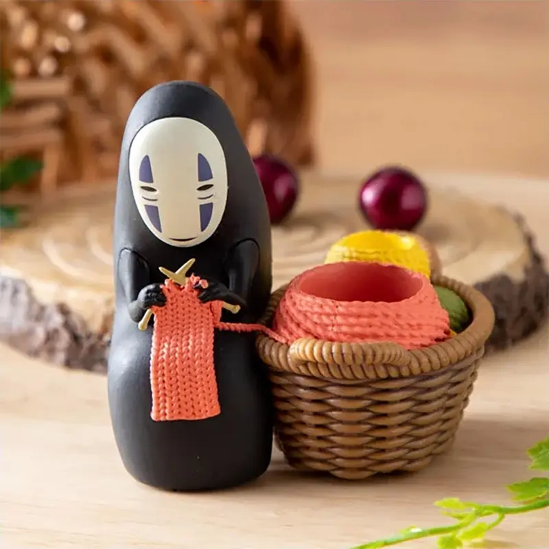 Chihiros Reise ins Zauberland - Ohngesicht (No Face) beim Stricken - 3D Mini-Figur & Stiftehalter / Organizer - 7cm - Ensky