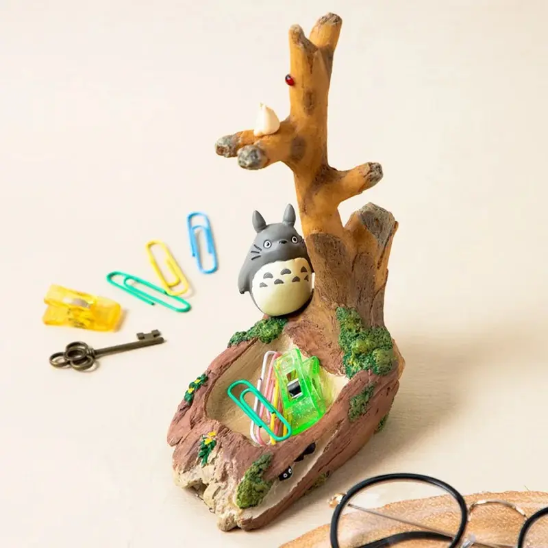 Mein Nachbar Totoro - Totoro im Schatten des Baums - Schmuckbaum & Schlüsselhalter - 14 x 18 x 8 cm - Benelic
